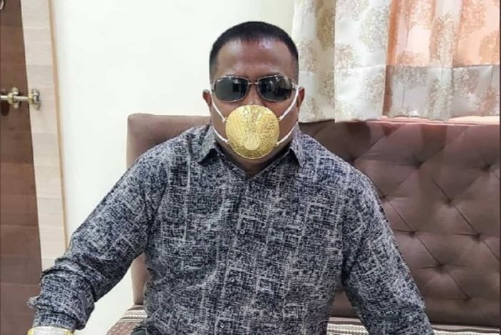 Hindistan'da koronavirüse karşı altın maske