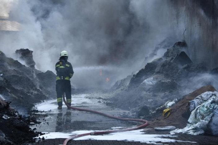 Konya'da plastik atık deposunda yangın