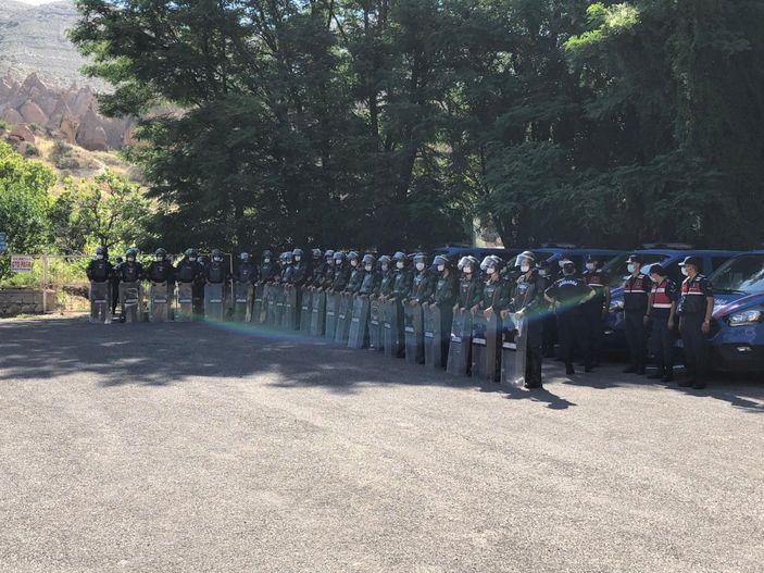 i Kapadokya'da kaçak yapıların yıkımına başlandı