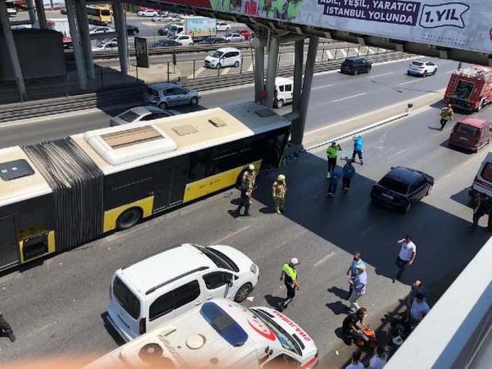 Beylikdüzü'nde İETT otobüsü kaza yaptı: 19 yaralı
