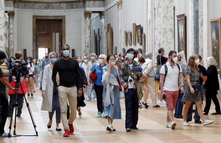 Louvre Müzesi, 3 ay sonra kapılarını açtı