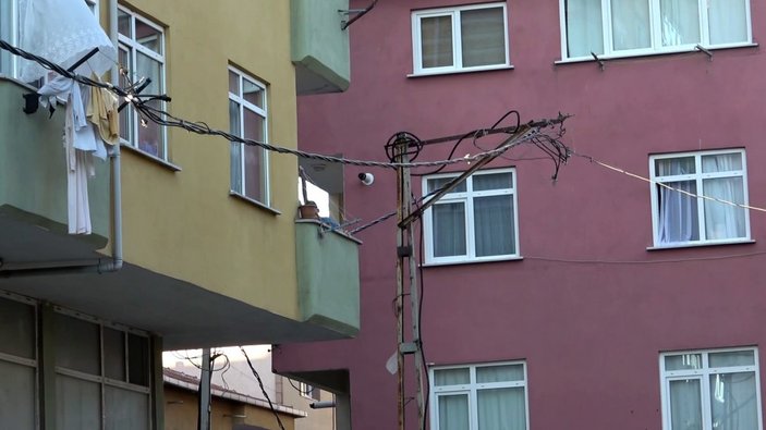 Pendik'te elektrik kablolarının patlama anı