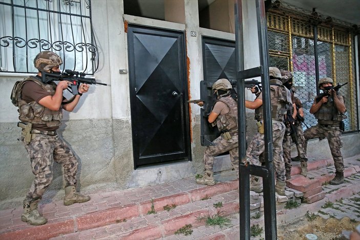 Adana'da merkezli 4 ilde zehir tacirlerine operasyon