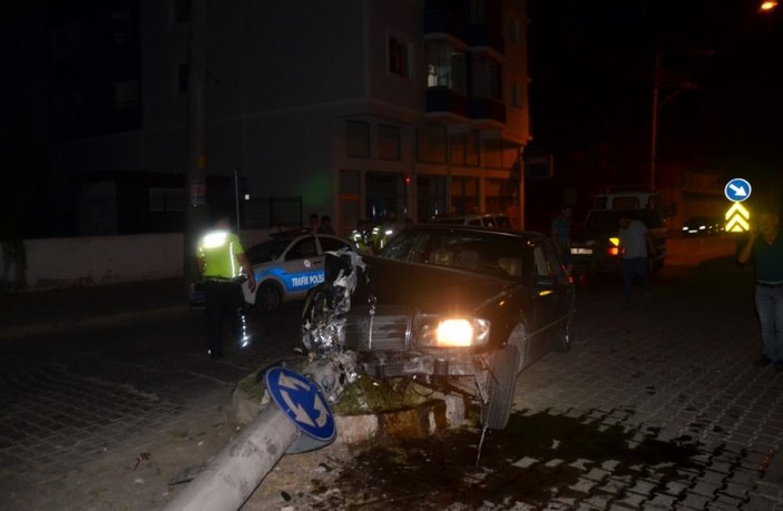 Samsun'da alkollü sürücü polisten kaçtı, kaza yaptı