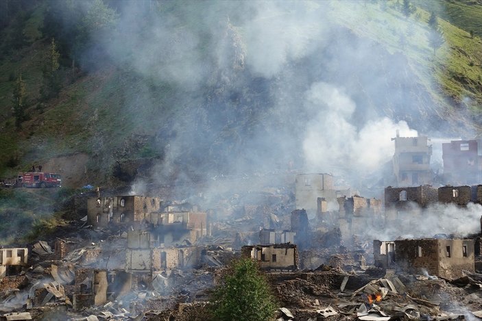 Artvin'deki yangında 35 ev kül oldu