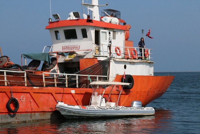 İzmir'de bir gemide 276 sığınmacı yakalandı