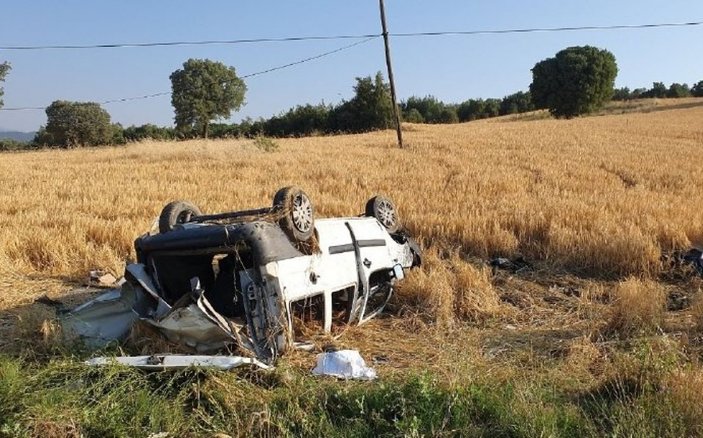 Uşak'ta cenazeye giden araç kaza yaptı: 2 ölü, 2 yaralı
