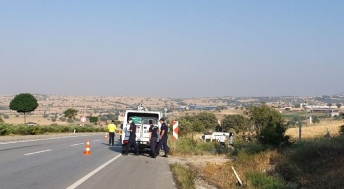 Uşak'ta cenazeye giden araç kaza yaptı: 2 ölü, 2 yaralı