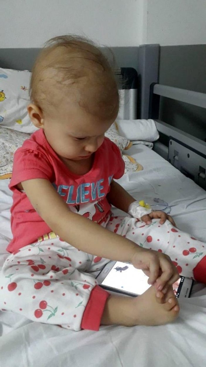 İzmir'de organ nakli yapılan minik Öykü hayata tutundu