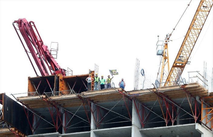 İşçiler Fenerbahçe'yi inşaattan destekledi