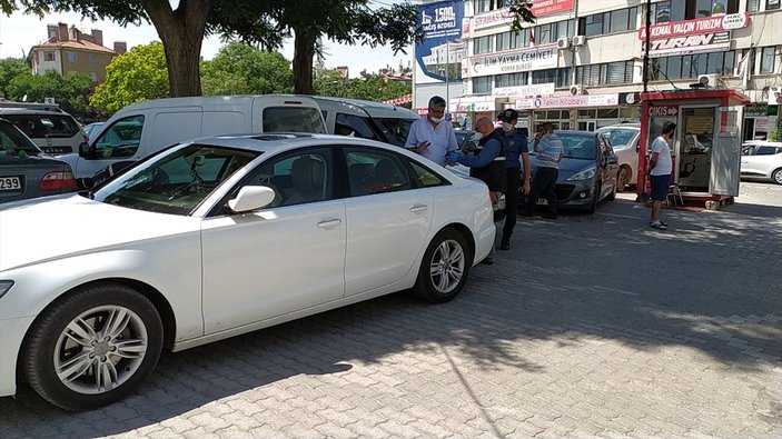 Konya'da kuyumcunun otomobilinden para çalındı