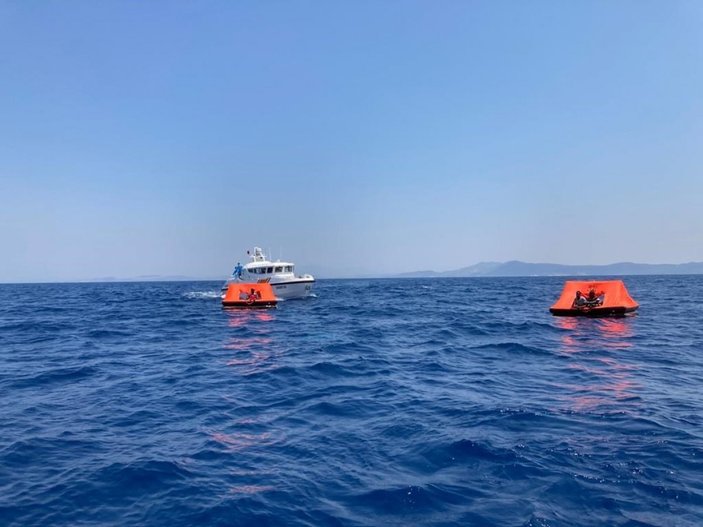 İzmir'de Türk kara sularına itilen 26 mülteci kurtarıldı