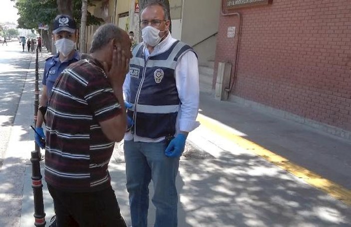 Konya'da maskesiz polise yakalanan adam kendini tokatladı