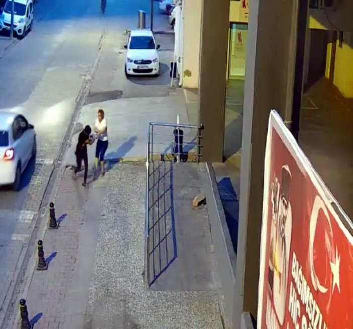 Adana’da kapkaççıya direnen kadın kamerada