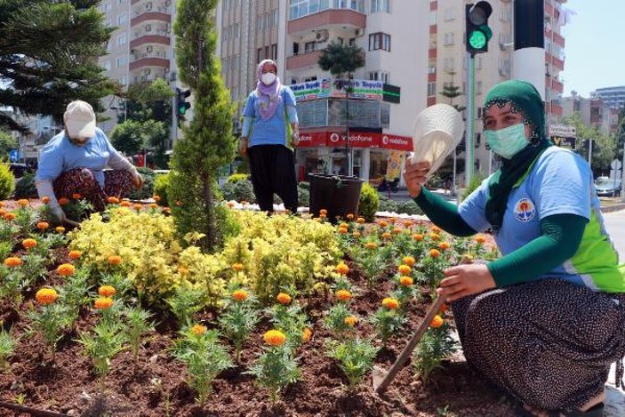 Adana’da çalışan kadınların sıcakla mücadelesi