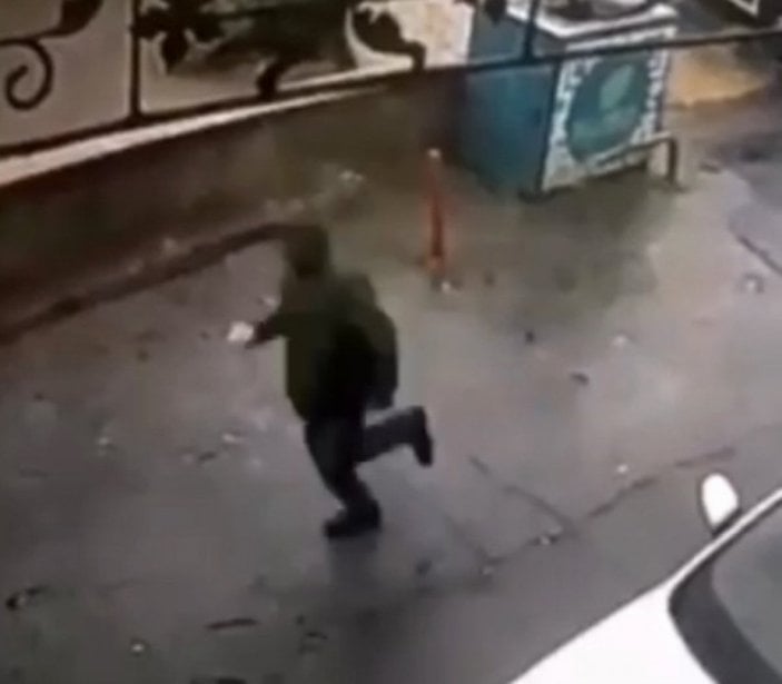 Beyoğlu'nda, 54 yaşındaki adam kapkaça uğradı