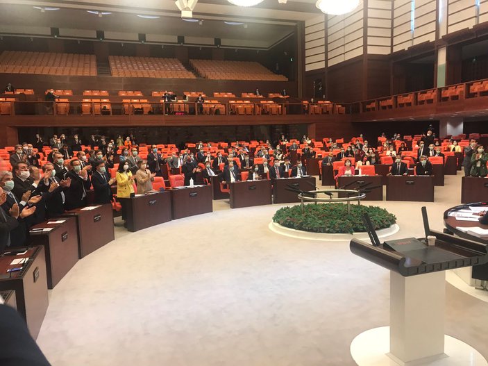 Ayasofya kararı Meclis'te okunarak ayakta alkışlandı