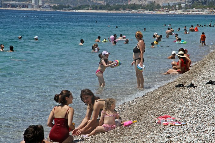 Antalya plajları eski günlerine döndü