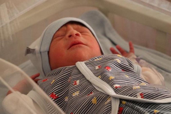 Ankara'da kanseri yenen anne, ikizlerini dünyaya getirdi
