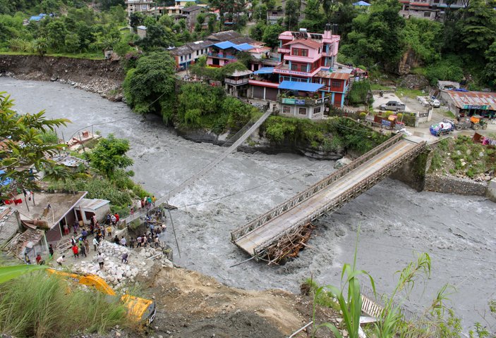 Nepal'de toprak kaymaları: 40 ölü