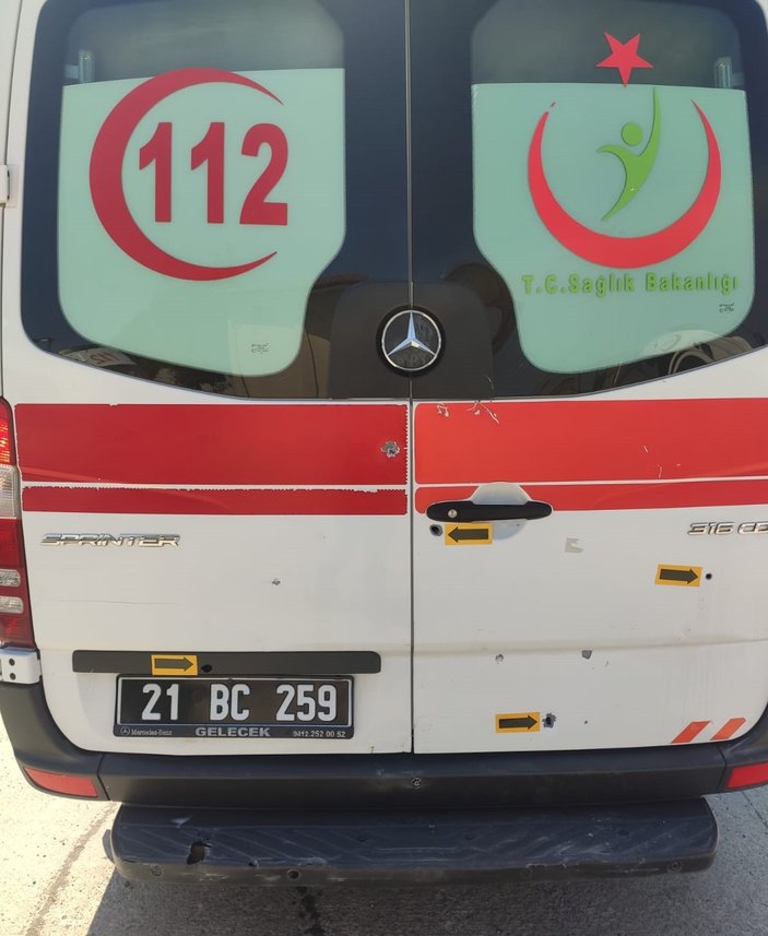 Diyarbakır'da hastaya giden ambulans kurşunlandı