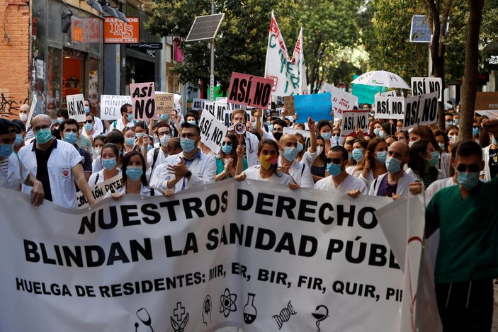 İspanya'da sağlık çalışanlarından protesto