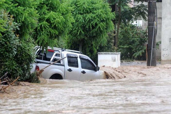 Rize'de sel ve heyelan nedeniyle 5 kişi yaralandı