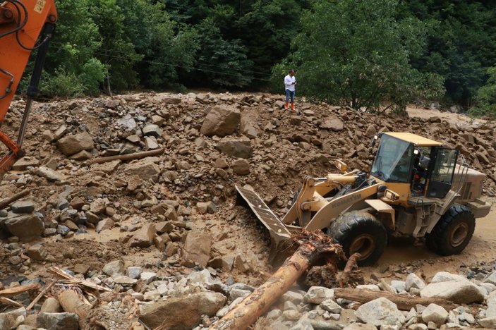 Sel Rize-Erzurum karayolunu ulaşıma kapattı
