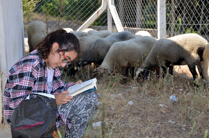 Aydınlı 'Kitap kurdu' Suzan'ın okuma aşkı