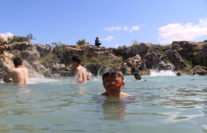 Sivas'taki Uyuz Gölü, haftanın 7 günü tıklım tıklım