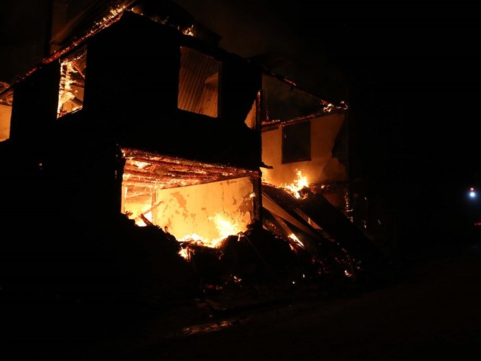 Bolu’daki bir evde çıkan yangında 2 kardeş öldü