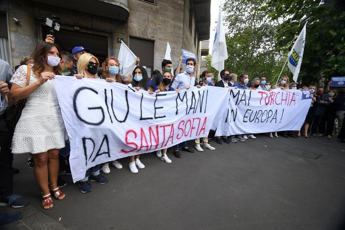 Salvini, Ayasofya'nın ibadete açılmasını protesto etti