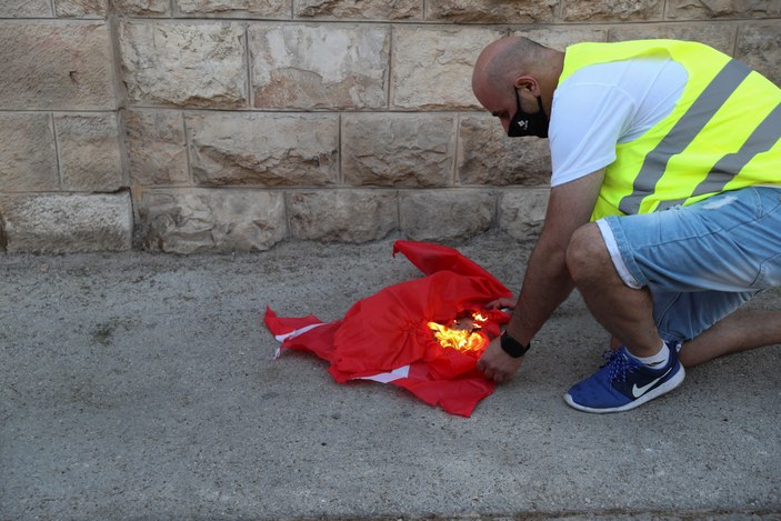 İsrailli gruptan, Türk bayrağına alçak saldırı