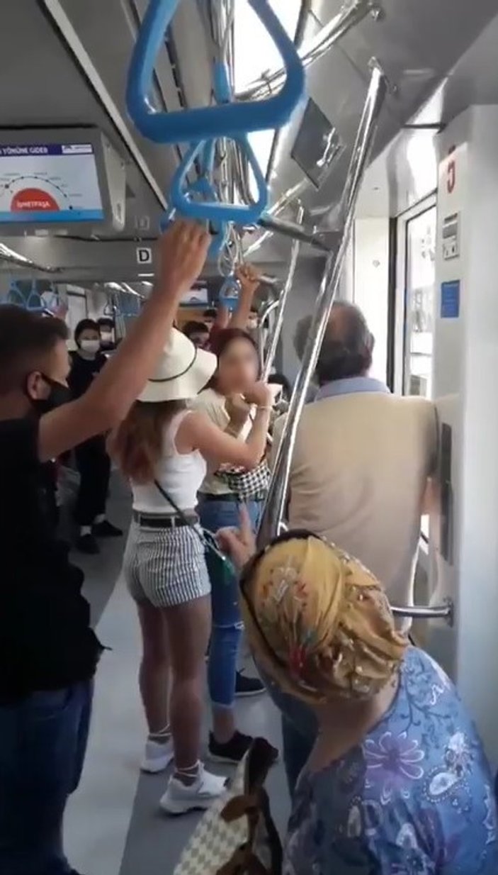 Antalya'da tramvayda maske gerginliği