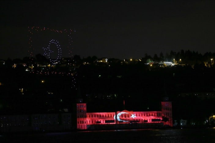 İstanbul Boğazı'nda drone'larla 15 Temmuz gösterisi