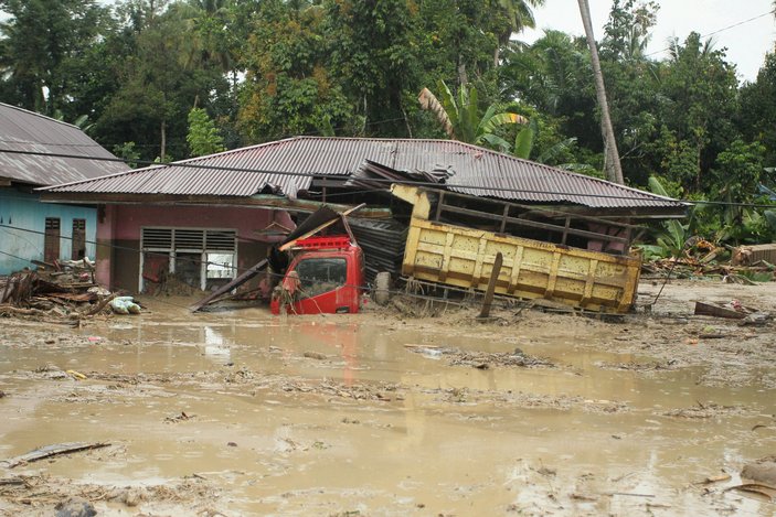 Endonezya’da seller: 15 ölü, 46 kayıp