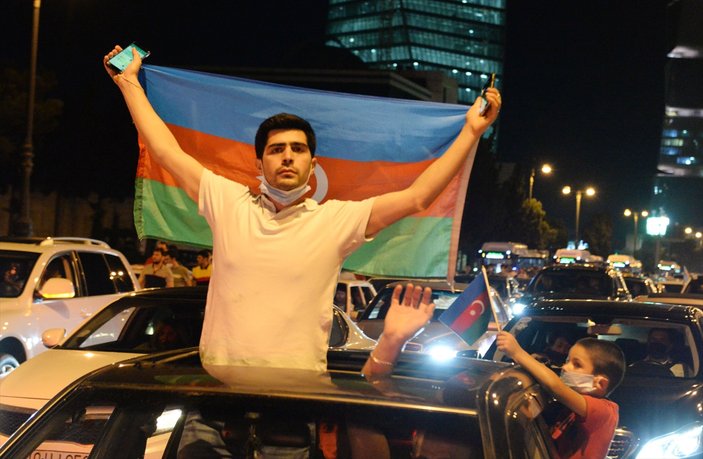 Azerbaycan halkı sokaklarda Ermenistan'ı protesto etti