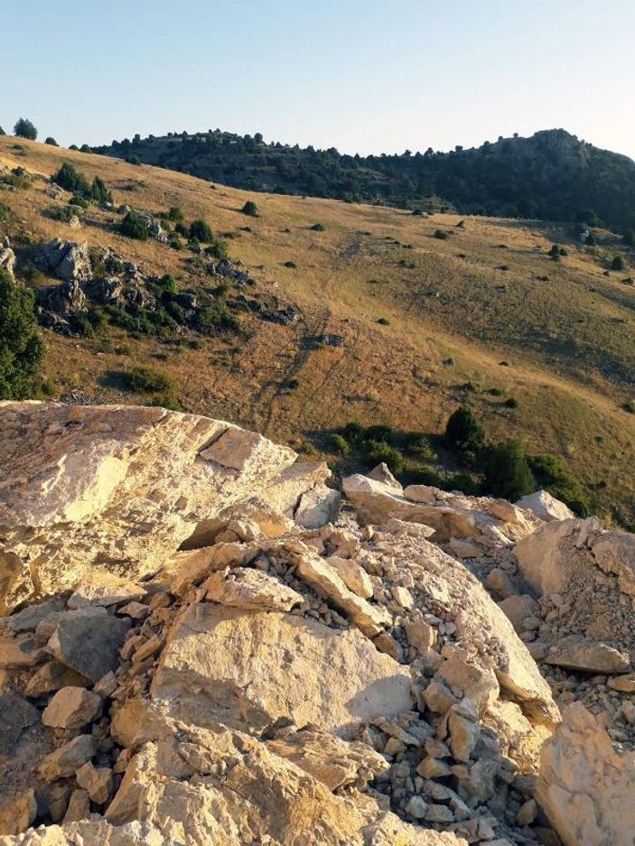 d Isparta’da define bulmak için kayayı patlattılar