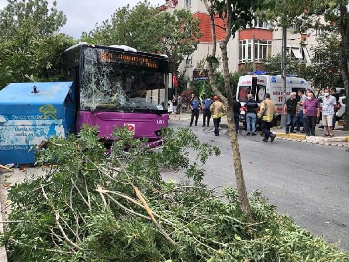Avcılar'da halk otobüsü kaza yaptı: 1 yaralı