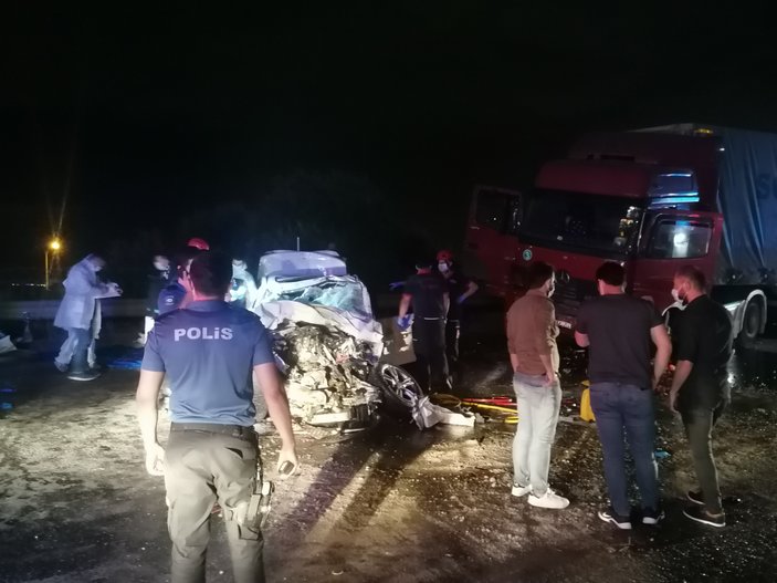 Kocaeli'de trafik kazası: 2 kişi hayatını kaybetti