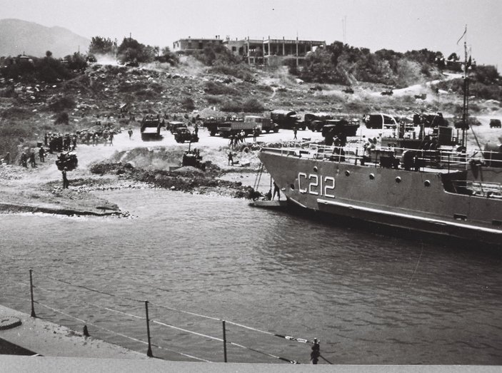 MSB'den Kıbrıs Barış Harekatı'nın tarihi fotoğrafları