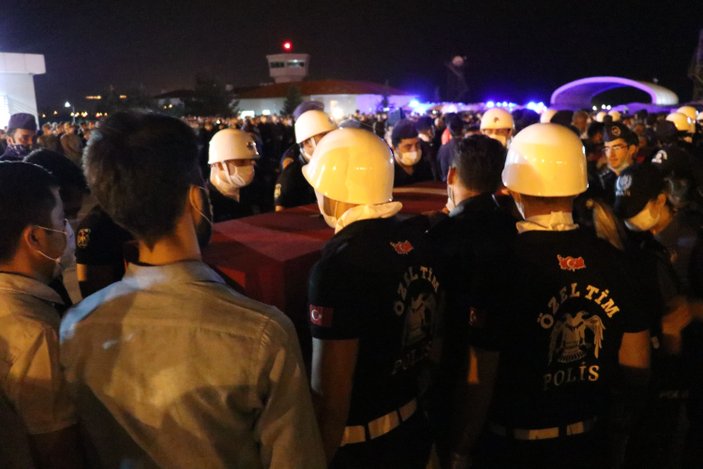 Van'da şehit olan polisler törenle uğurlandı