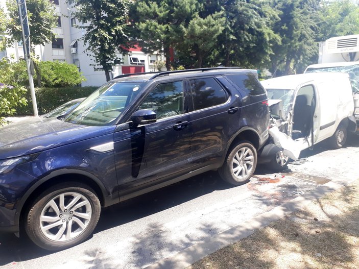 Bakırköy'de zincirleme kaza: 1 yaralı