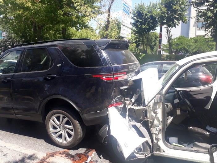 Bakırköy'de zincirleme kaza: 1 yaralı