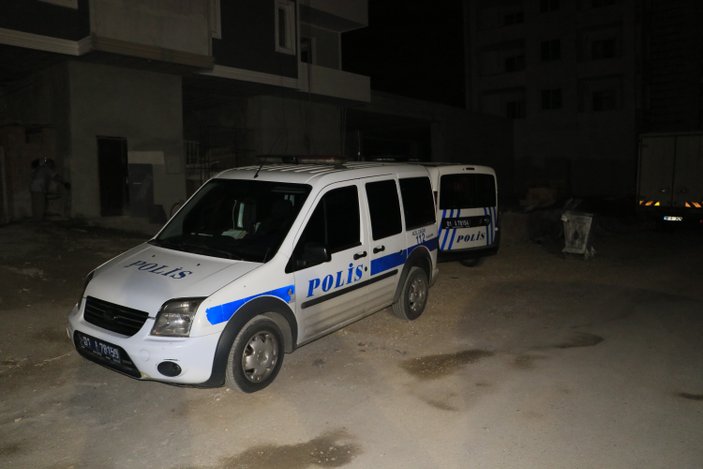 Adana'da hırsız, polisten kaçarken ayağını kırdı