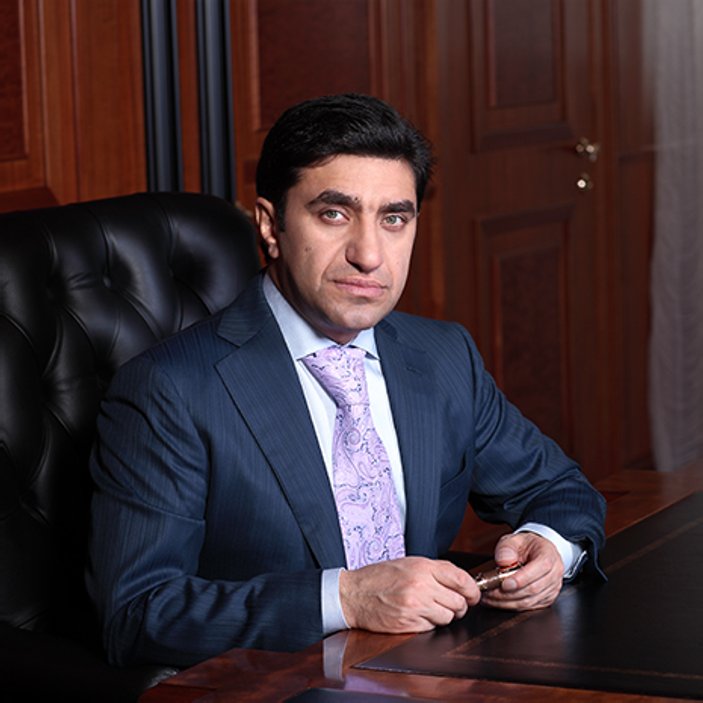 Azerbaycan asıllı milyarder, Ermeni diplomatları attırdı