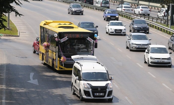 Bursa’nın ilk kadın otobüs şoförü evlendi