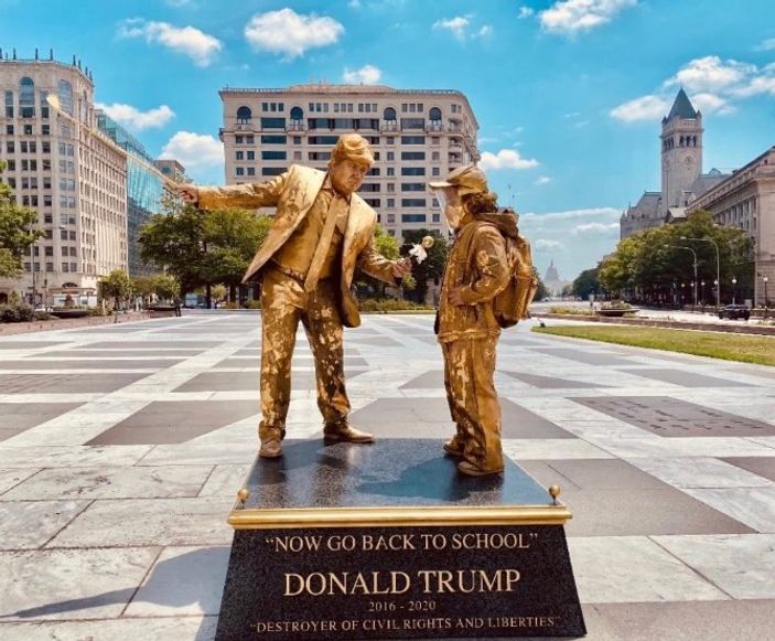 Washington'da Trump karşıtı heykeller dikildi