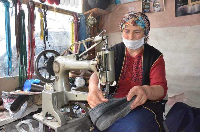 Ordu'nun ayakkabı tamircisi Zeynep Usta