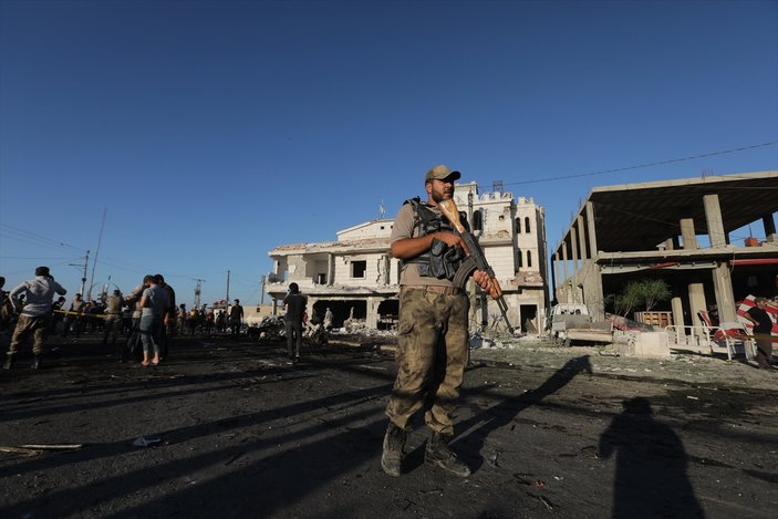 Azez'de bomba yüklü araç patladı: 7 ölü, 100 yaralı